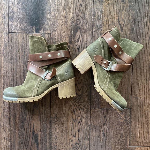 BNWOT Fly London Green Suede, leather buckle boots. Size 8 - Picture 2 of 6